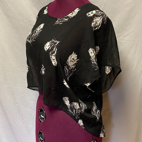 h.i.p. happening in the present cropped blouse - Picture 2 of 7